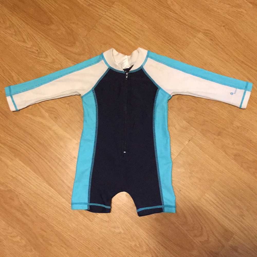 EUC Snapper Rock rashguard size 0-6 months